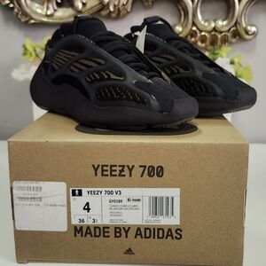 Yeezy 700 V3 Black and Brown Sz 4 Men 5 Womens